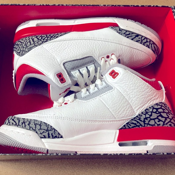 AIR Jordan 3 Retro (GS) - Picture 3 of 6